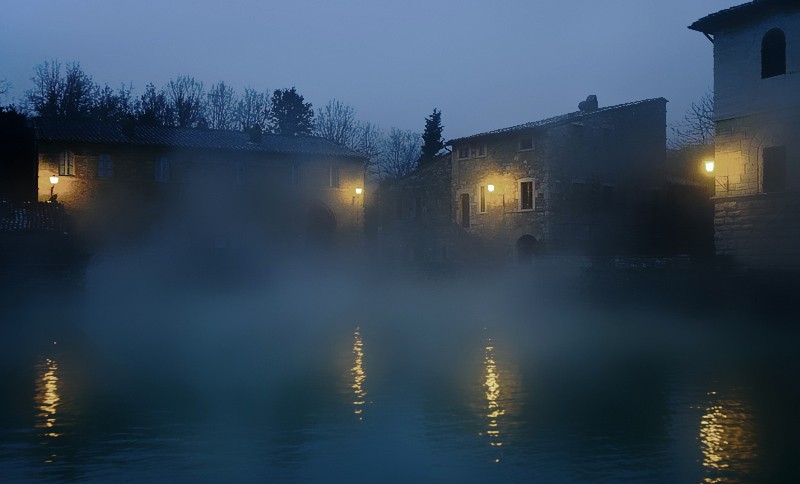 Bagno Vignoni, Tuscany at night 