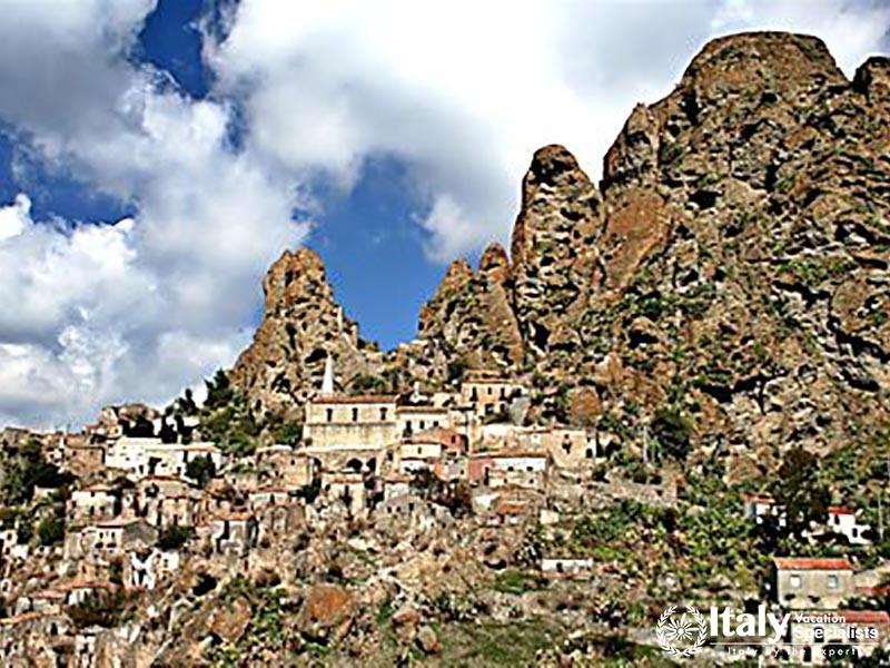 best travelling place Pentedattilo Italy