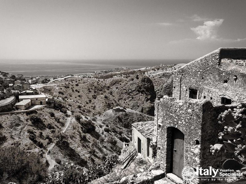 Black and white view of Pentedattilo Italy