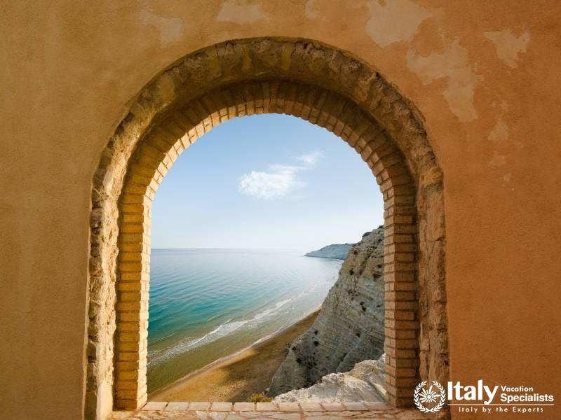Visit Scala dei Turchi, Sicily with Italy Vacation Specialists 