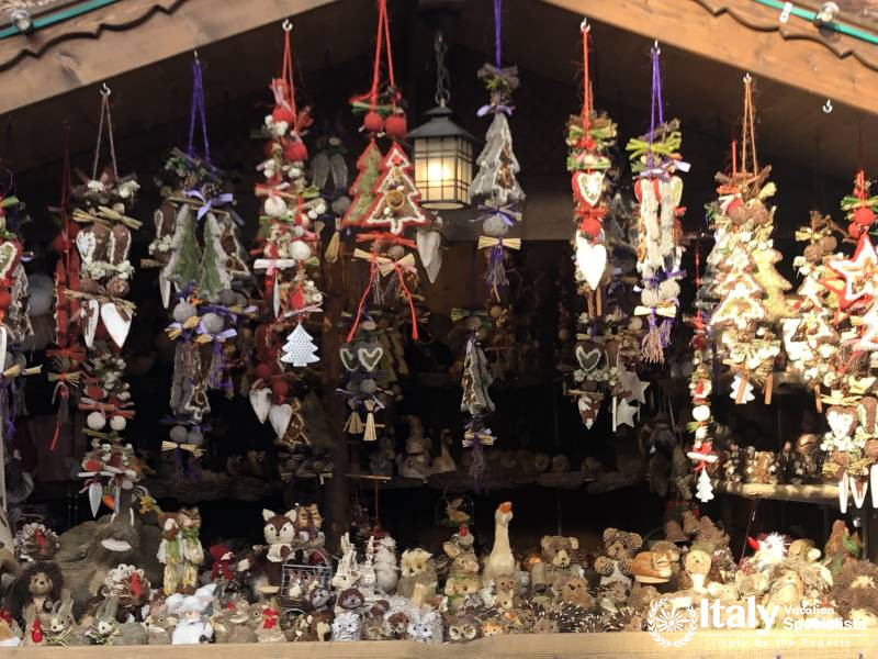 Italy Christmas Market Crafts 