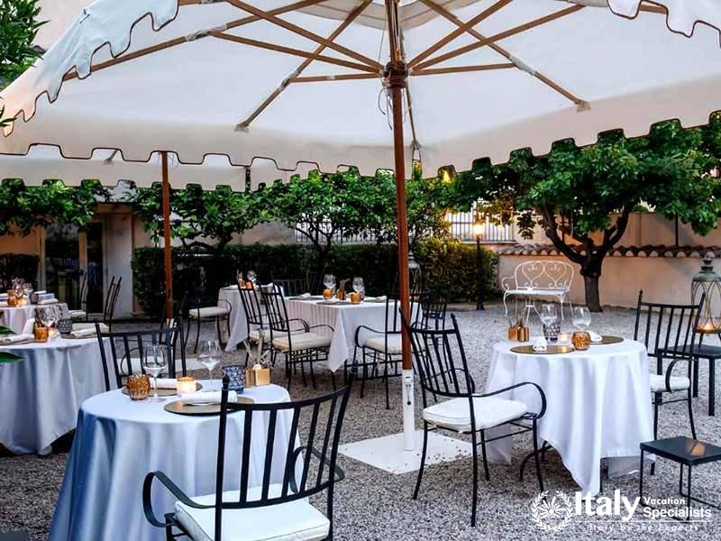 Courtyard Donna Cavelli