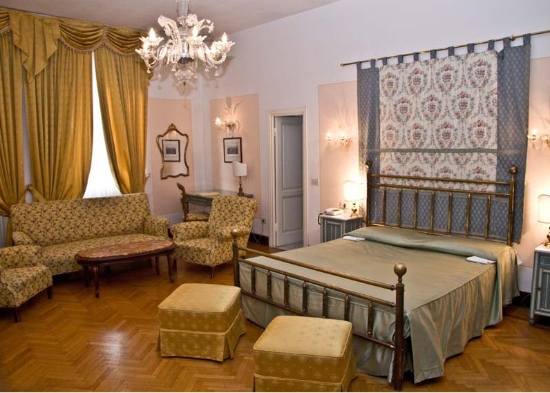 Beautiful Florentine Rooms