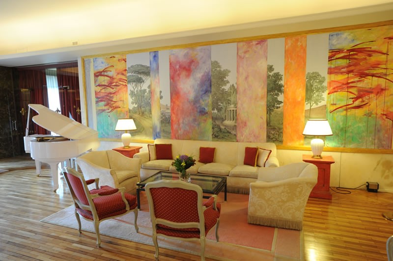 Plaza Lucchesi, Lobby