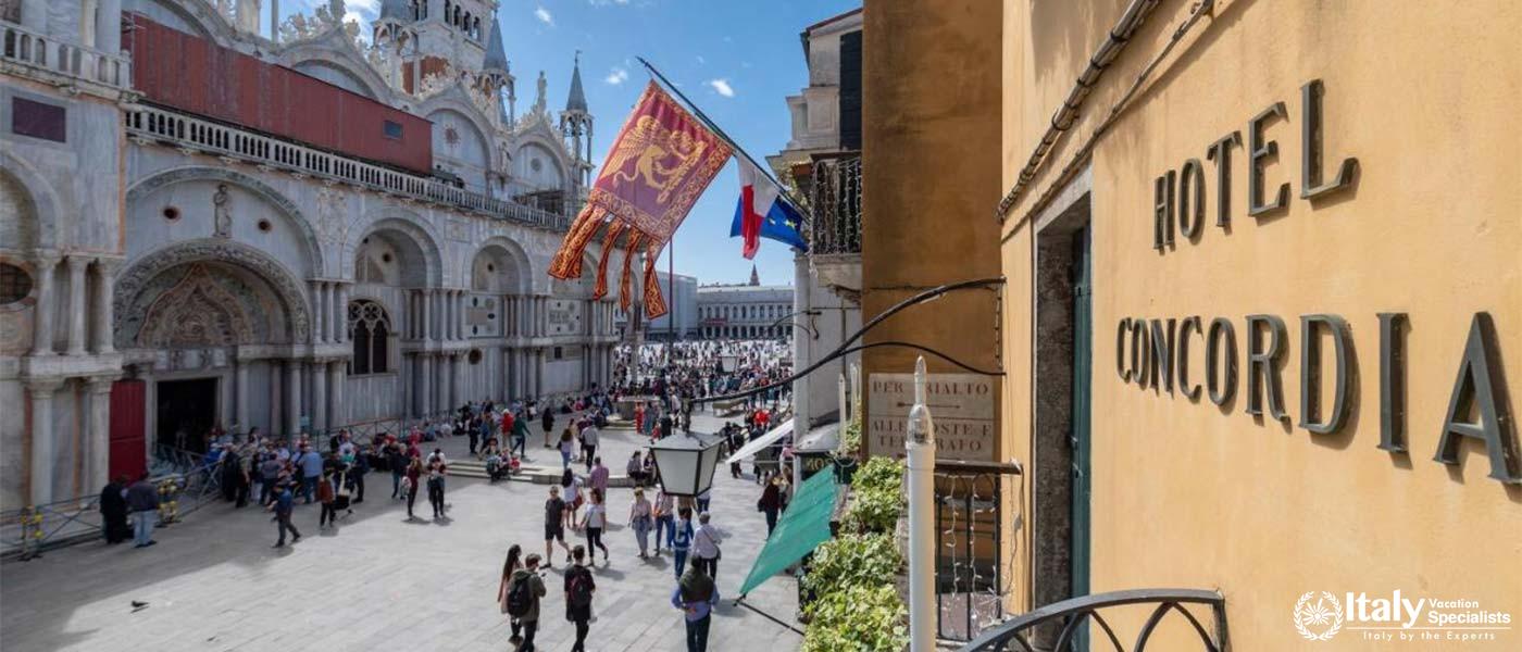 Hotel Condia's outside view.