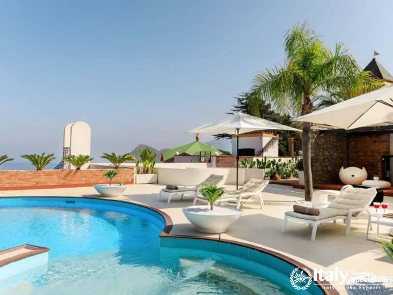 Swimming pool in Villa Sussurro delle Onde