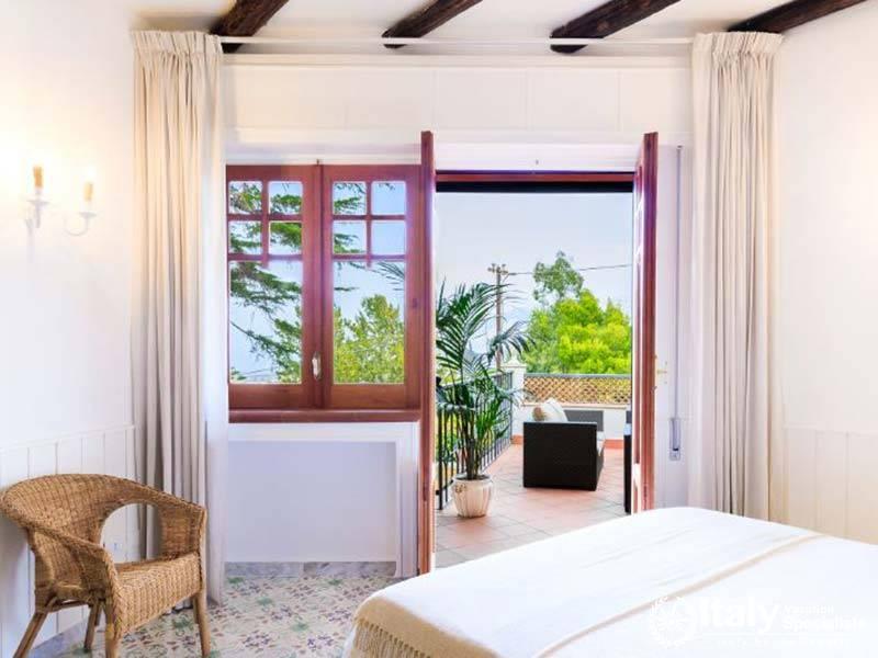 Bedroom with Views in Villa Sussurro delle Onde
