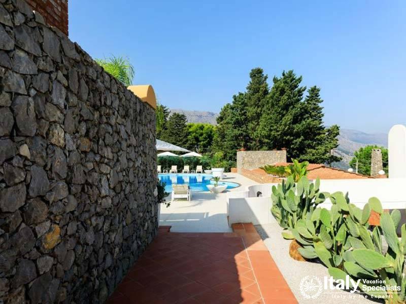 Wonderful Exterior and view to swimming pool in Villa Sussurro delle Onde