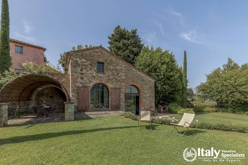 Charming Villa Exterior: Admire the picturesque villa exterior.