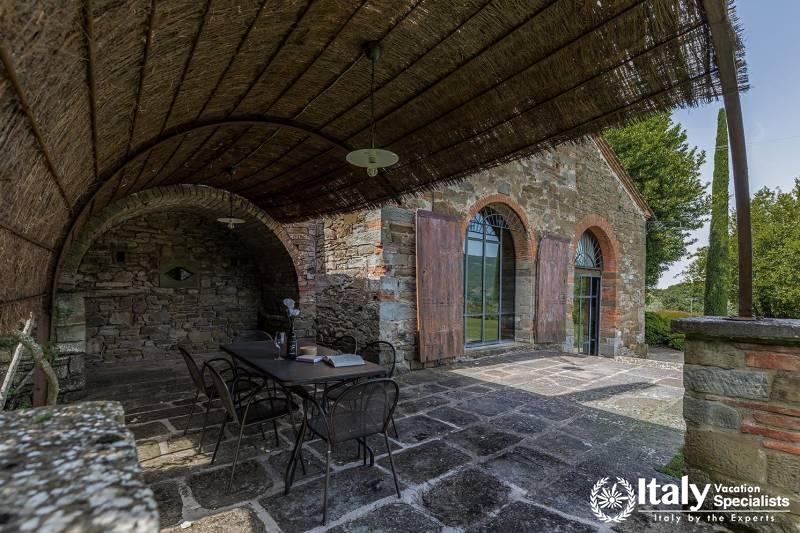 Outdoor Dining Area: Enjoy meals in the sheltered outdoor dining area.