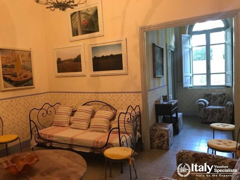 Cozy sitting area with a daybed and vintage decor.