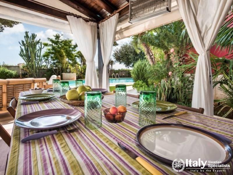 Elegant outdoor dining setup, perfect for alfresco meals by the pool.