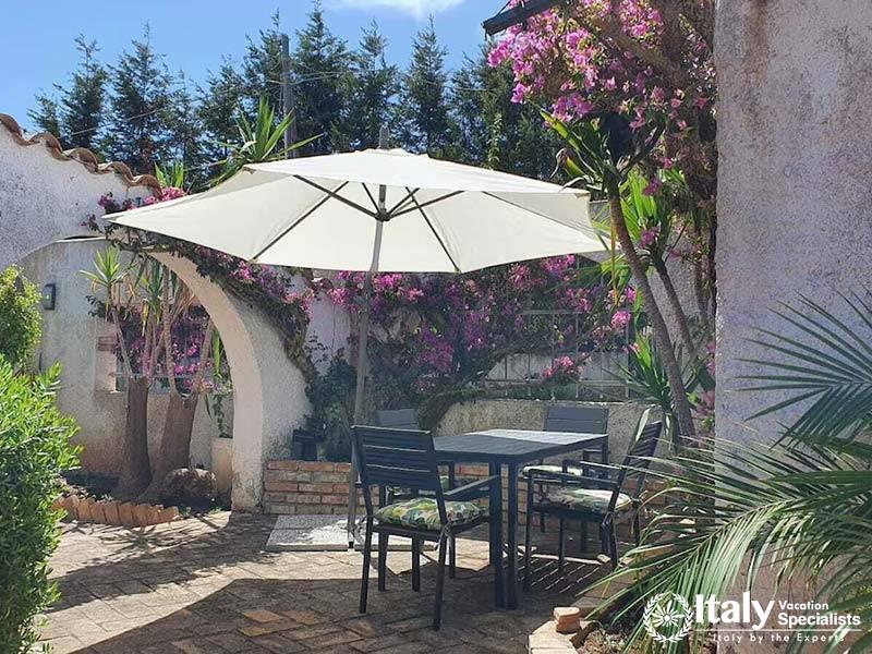 Relaxing Outdoor Dining Space