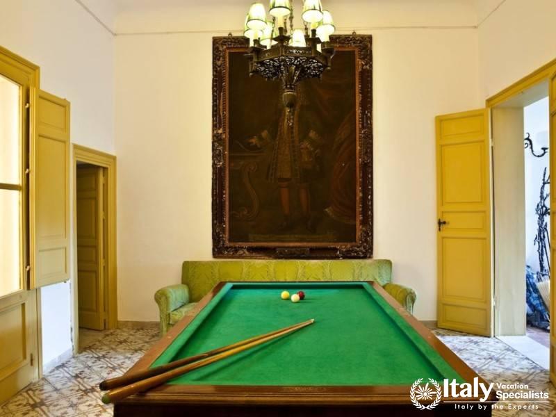 Villa Sole di Marsala provides a leisure space with a classic billiard table.