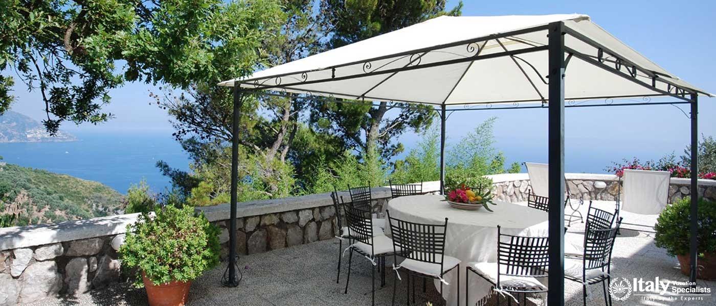 Outdoor furniture in Villa Venancio