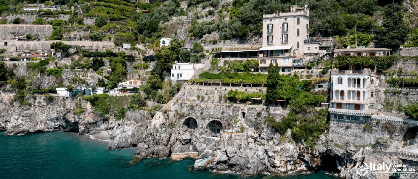 Elegant Cliffside Architecture with Breathtaking Views - In Villa Dei Sogni in Amalfi Coast, Italy