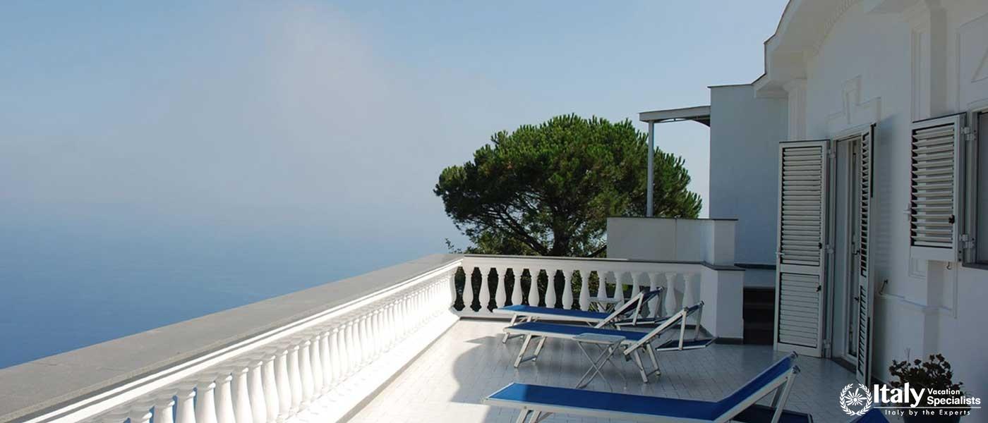 Sun-bathing area in Villa Venancio