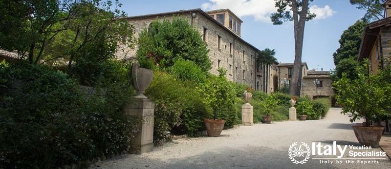 Way to Caloroso Villa