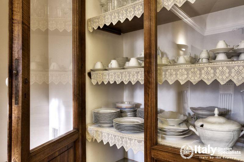 Crockery in Caloroso Villa