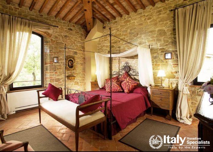 Bedroom for two with outstanding interior in Villa Vinaia
