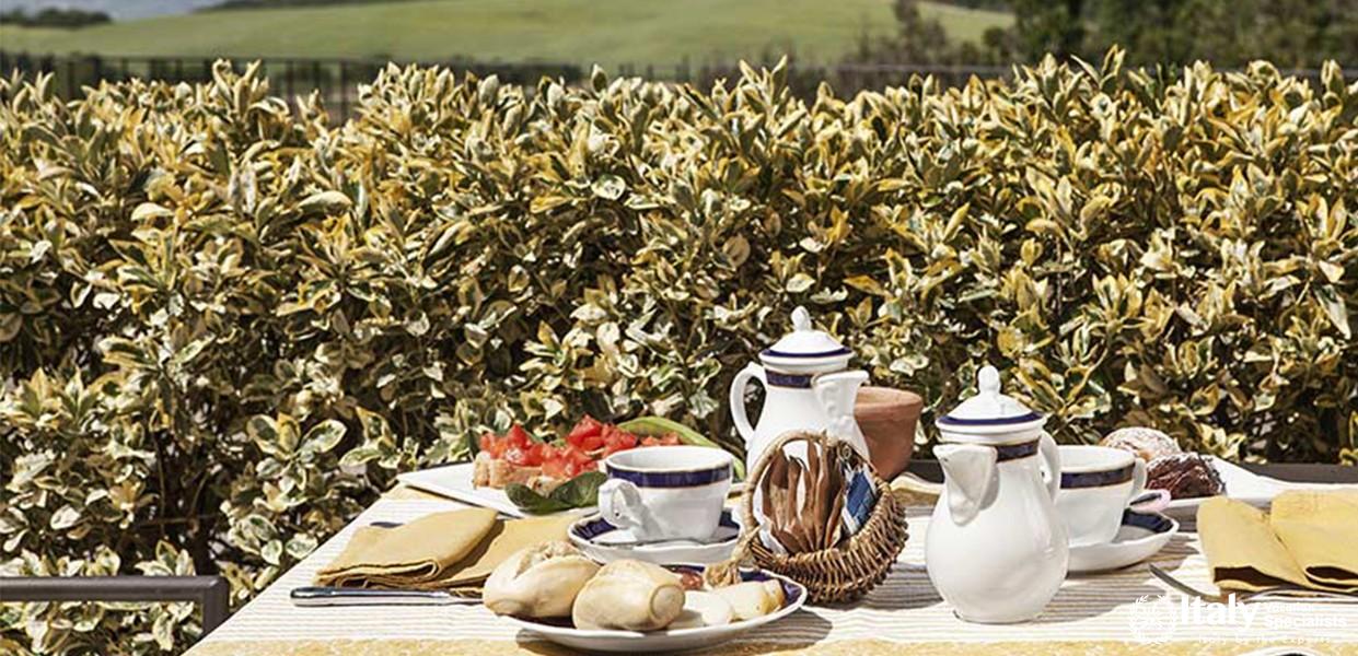 Breakfast with beautiful view in Villa