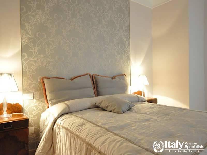 Beautiful double bedroom in apartment for 7 in Florence