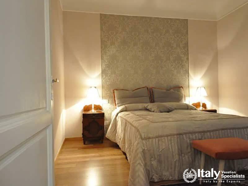 Central Apartment in Florence with frescoed ceiling