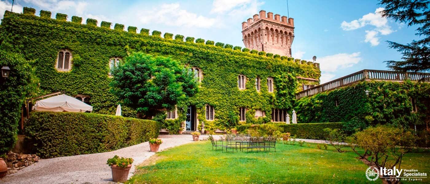 Beauitfull exterior of Bellissimo Plazzo in Maremma 