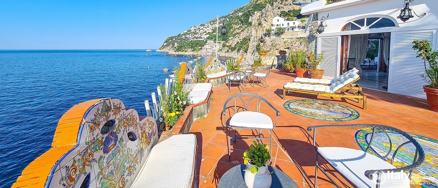 Stunning exterior of Villa Bellissima Vista Mare Italy