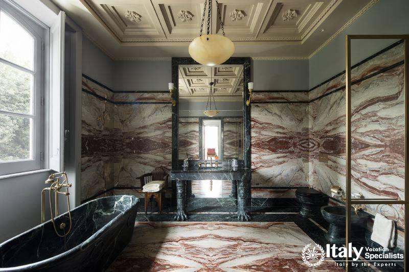 Elegant bathroom in Villa Magia