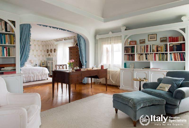  sofas and sitting area in Bella Vista Villa