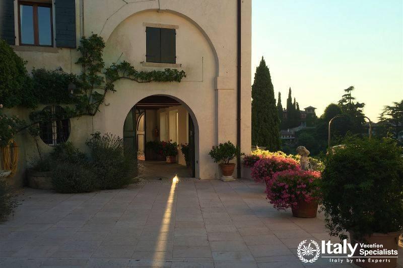 Outside view in Bella Vista Villa