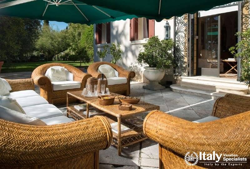 Sitting area in Bella Vista Villa