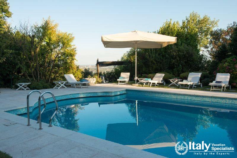 Swimming pool in Bella Vista Villa