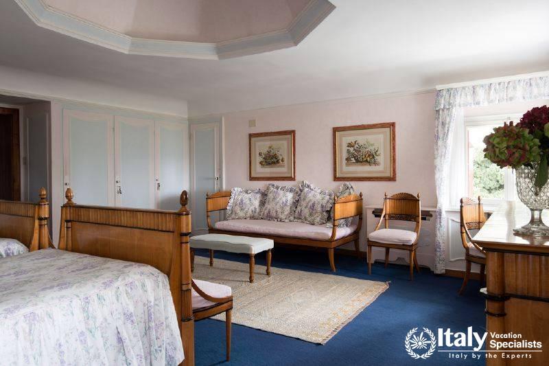 sofas and bathroom in Bella Vista Villa