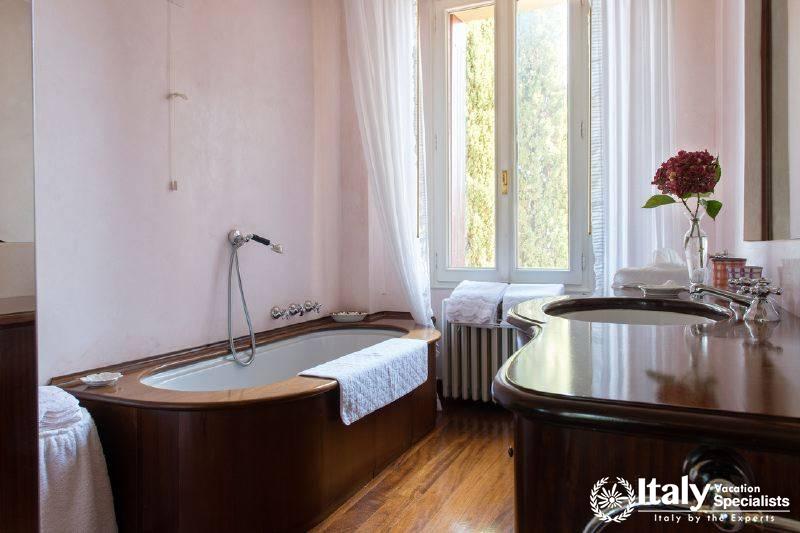 TV area in Bella Vista Villa