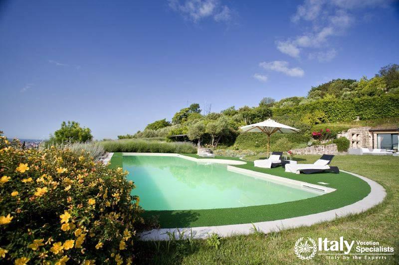 Swimming pool in Villa Bellissima