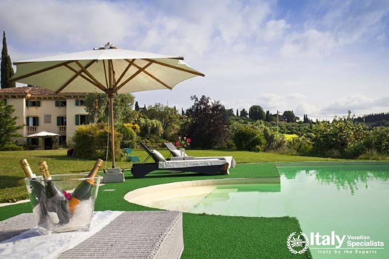 Swimming pool in Villa Bellissima