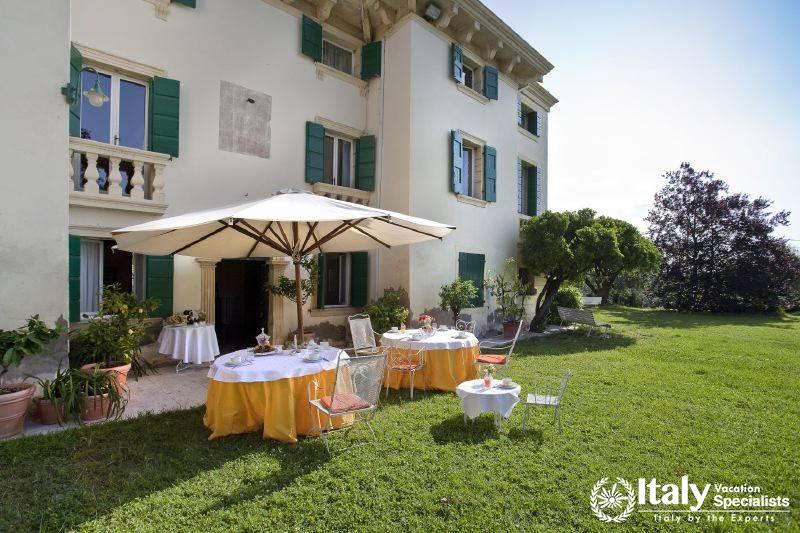 Outside sitting area in Villa Bellissima