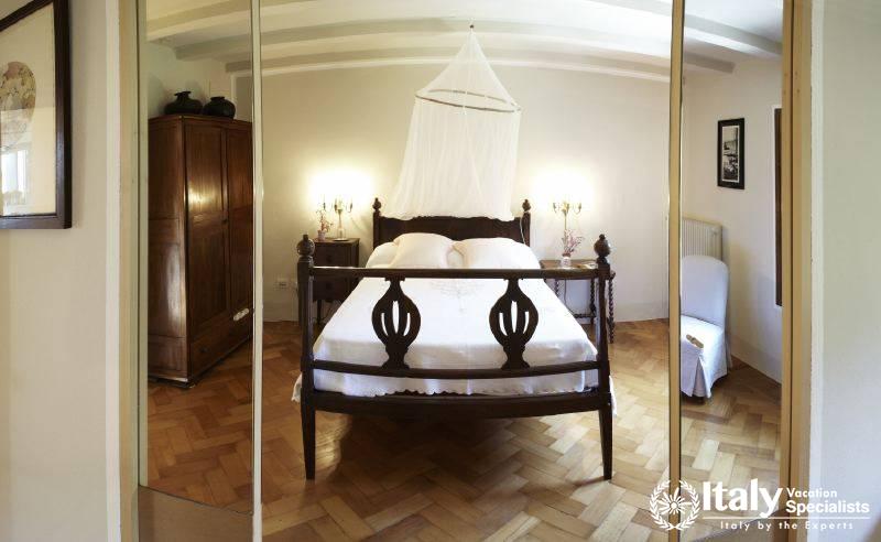  chair and lamps room in Villa Prodigioso