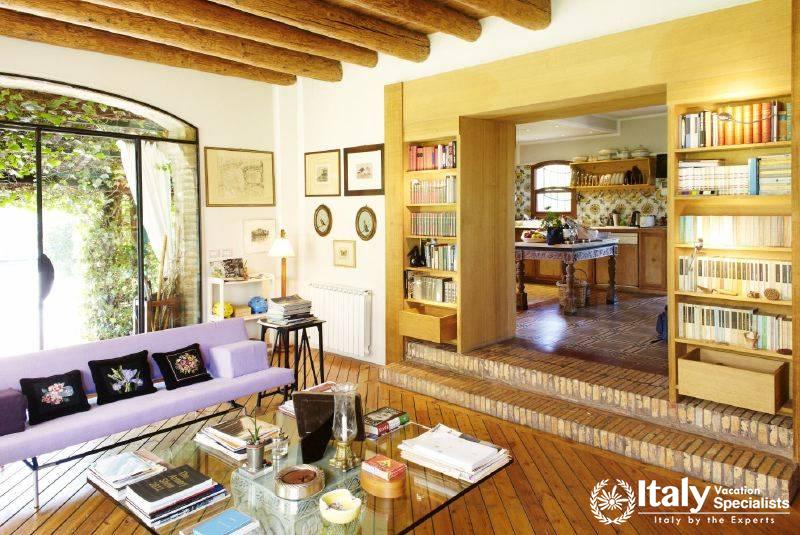 Sofas and sitting area in Villa Prodigioso