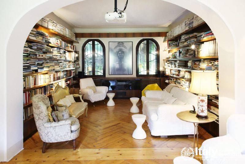 Study room in Villa Prodigioso