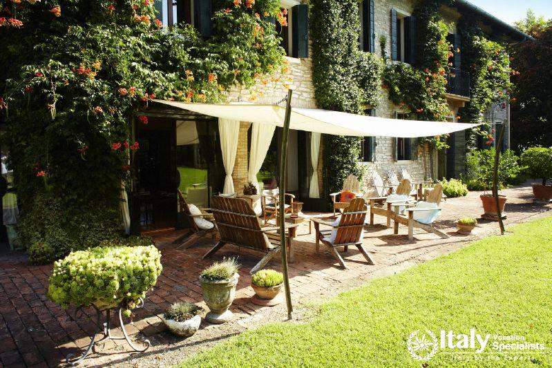 Outside sitting in Villa Prodigioso