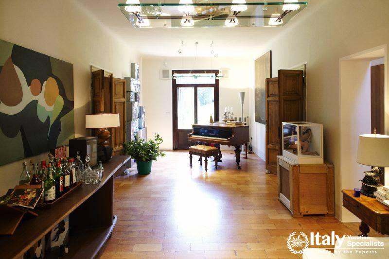 Beverages and piano in Villa Prodigioso