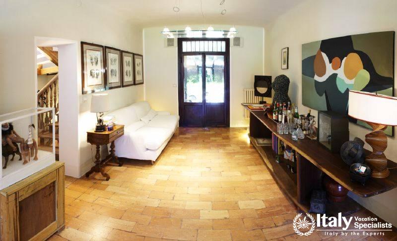 Beverages and piano area in Villa Prodigioso