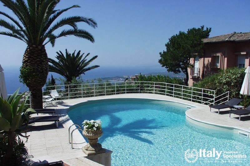 Swimming pool in Villa Recupero