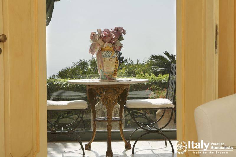 Double chairs for sitting in Villa Recupero