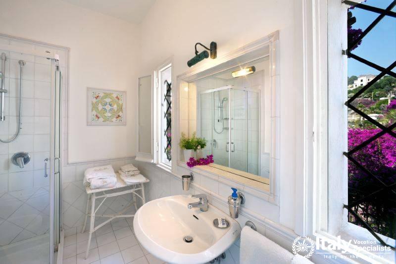 Antique bathroom in Villa Dolce
