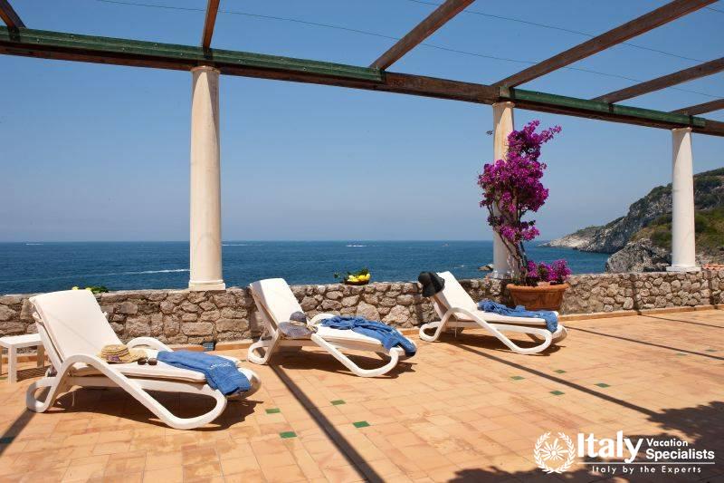 Area for sunbathing in Villa Dolce