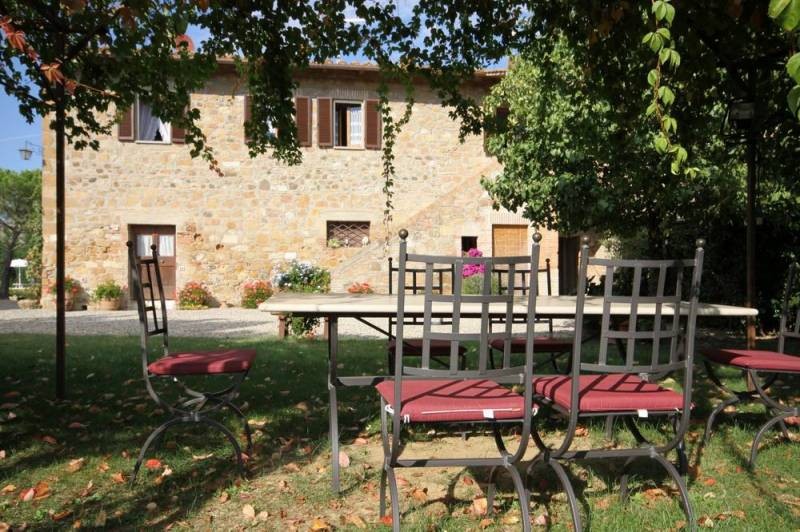 Garden view and al fresco dining area